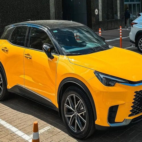 В Україні з’явився найменший і найдешевший кросовер Lexus