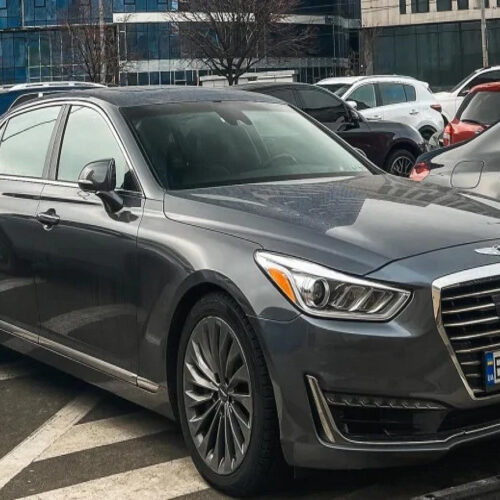 У столиці помітили преміальний седан Hyundai