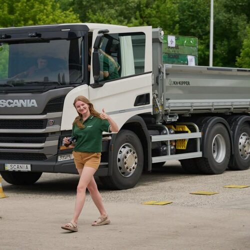 Scania Ukraine продовжує навчати українок водити вантажівки