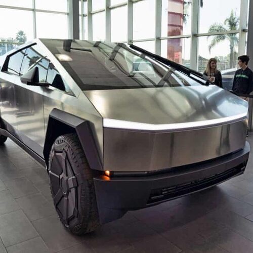 Tesla вчетверте відкликає більшість авто Cybertrucks