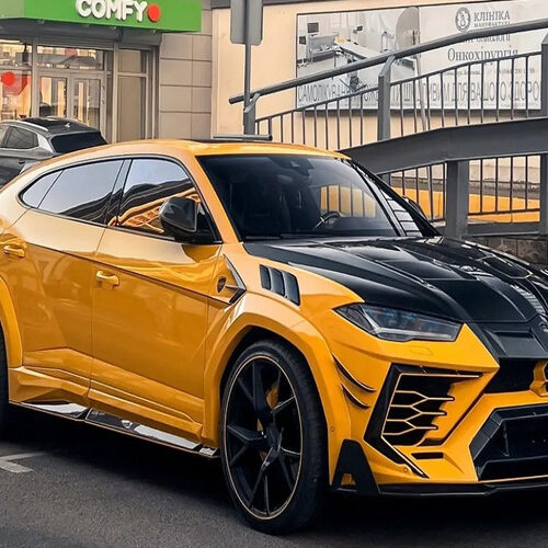 У Києві помітили надпотужний кросовер Lamborghini