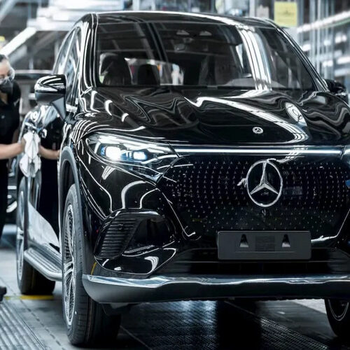 Mercedes-Benz і Stellantis зупиняють виробництво акумуляторів для електромобілів у ЄС