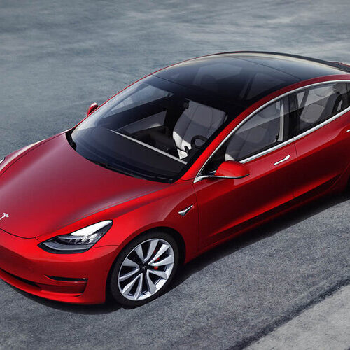 Tesla підвищує ціни на електромобілі у Європі