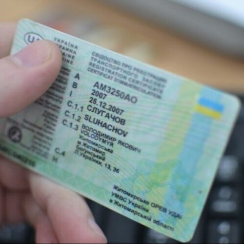 Українських водіїв змусять частіше міняти права: подробиці ініціативи