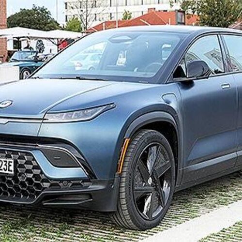 В Україну приїхала ще одна модель напівзбранкутілого американського автовиробника