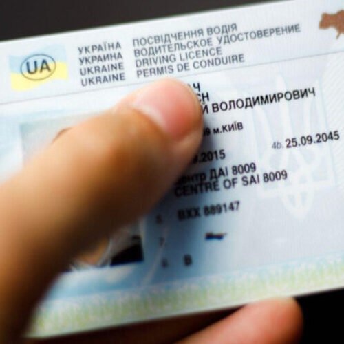 Водіям позашляховиків доведеться отримувати нові права: подробиці законопроекту
