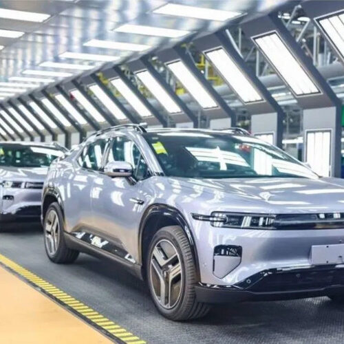 Китайці відправили у виробництво недорогий “автомобіль майбутнього”