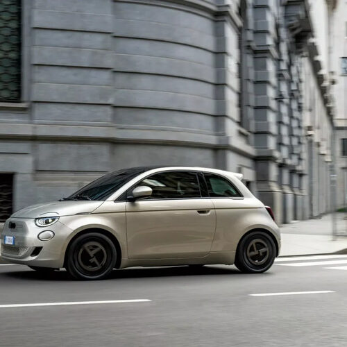 Електромобіль Fiat 500e отримав спецверсію на честь Giorgio Armani