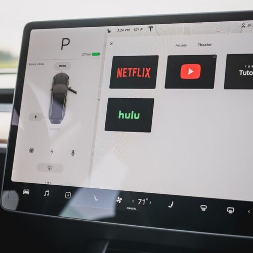 Електромобілі Tesla отримали масштабне оновлення: додаткові функції