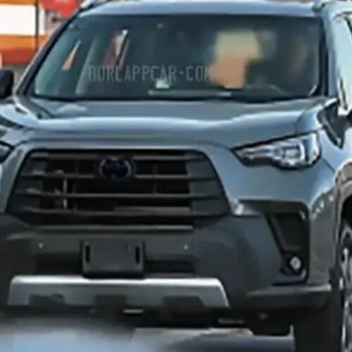 Toyota RAV4: що відомо про новий потужний кросовер