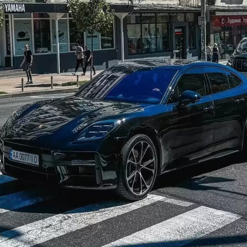 У Києві помітили новітній Porsche Panamera