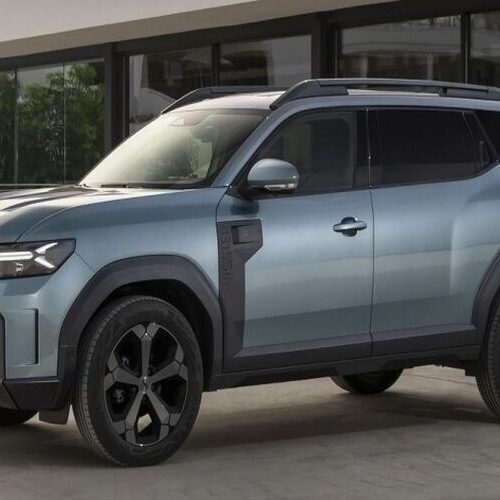 Яким буде новий трирядний кросовер Dacia Bigster