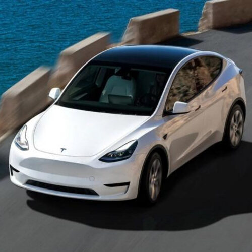 Tesla відкликає 2 мільйони електрокарів: причина