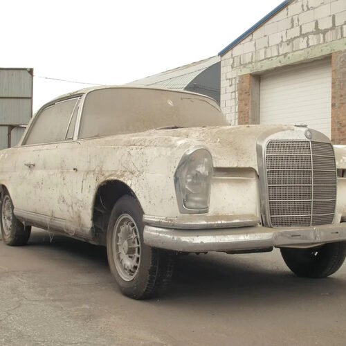 В Україні виявили колекцію вінтажних Mercedes та Cadillac