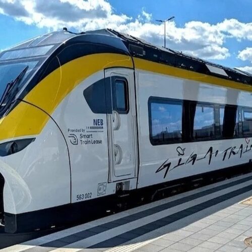 Потяг Tesla Giga починає працювати в Німеччині