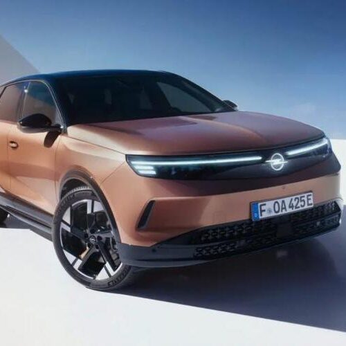 Opel представив новий яскравий кросовер Grandland