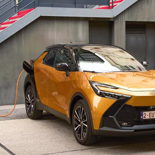 Кросовер Toyota C-HR отримав плагін-гібридну версію (фото)