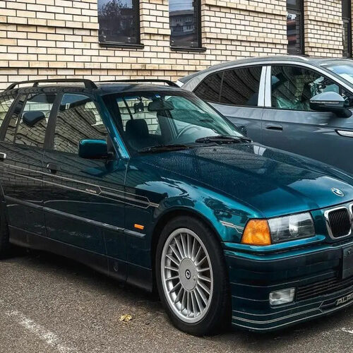 В Україну привезли унікальний заряджений BMW 90-х (фото)
