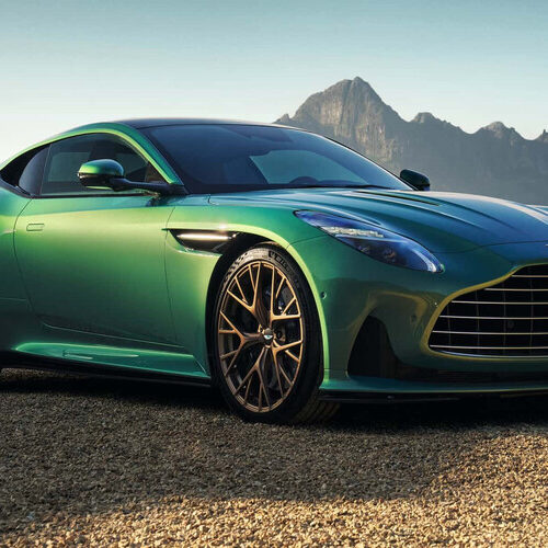 Aston Martin запускає спортивний автомобіль DB12