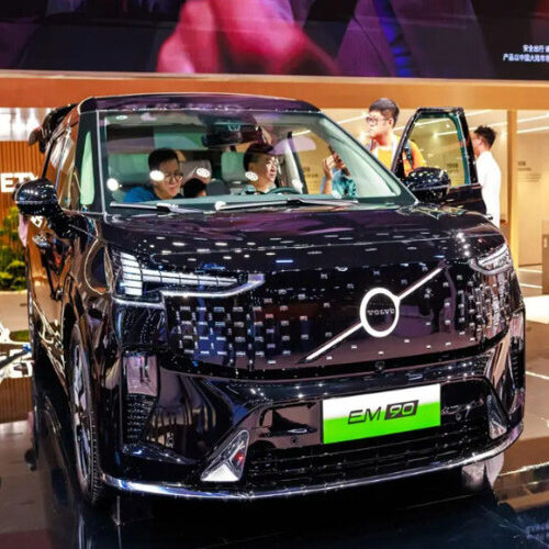 Електромобілі Volvo отримають доступ до зарядних станцій Tesla
