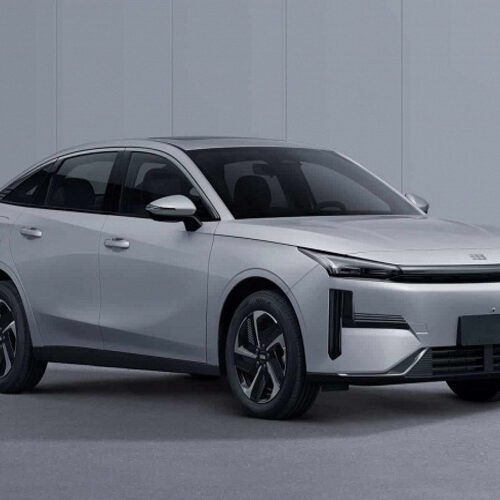 Geely показала новий седан із запасом ходу понад 2000 км