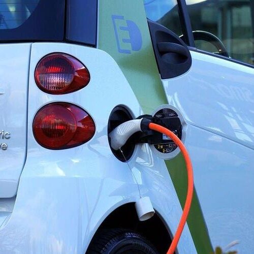 В Україні можуть суттєво подорожчати електромобілі