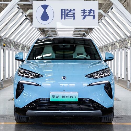 Продажі китайського BYD зросли до рекордних пів мільйона електромобілів