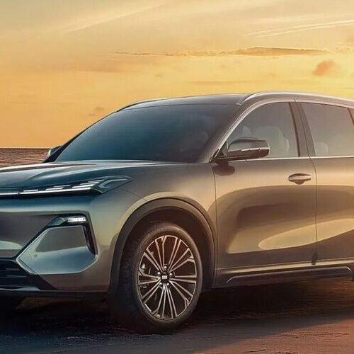 Новий кросовер від Geely: запас ходу понад 2000 км та 2 літри на 100 км