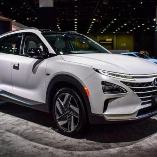 Hyundai готується до дебюту оновленого автомобіля Nexo на водні
