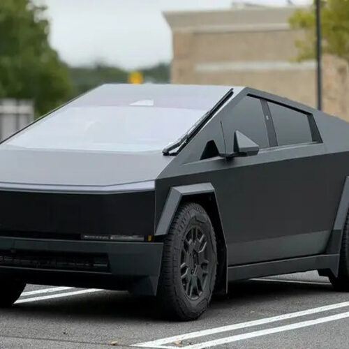 Tesla платить працівникам, щоб ті не ходили на роботу – причина