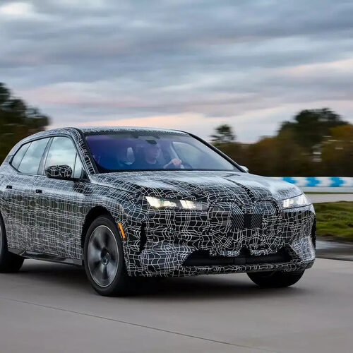 BMW готує оновлення для електричного iX: що відомо
