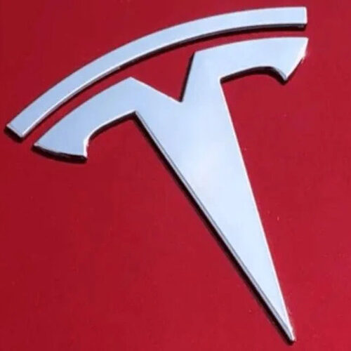 Tesla відкликає 700 тисяч електромобілів: причина