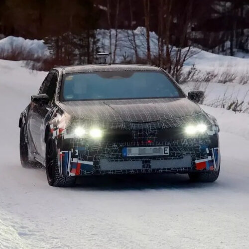 BMW тестує прототип електричного седана M3