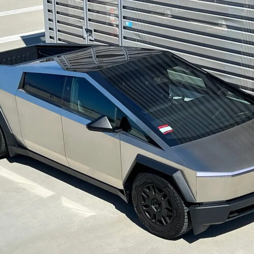 Елітний Tesla Cybertruck за 6 мільйонів гривень помітили у столиці