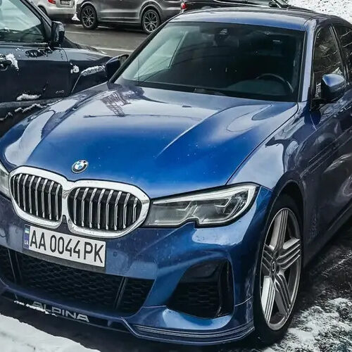 У Києві помітили рідкісний заряджений седан BMW (фото)