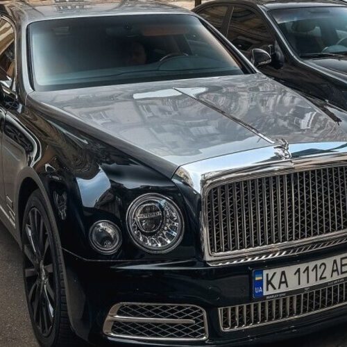 У Києві помітили ексклюзивний автомобіль Bentley вартістю $600 000
