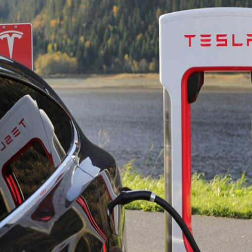 Reuters: нова модель Tesla дебютує цього року