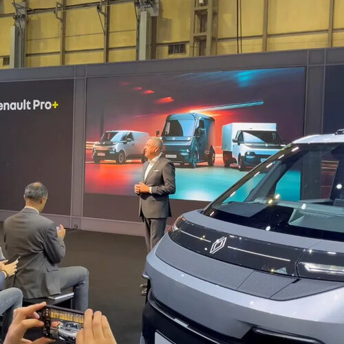 Дебютували три cенсаційні електромобілі Renault