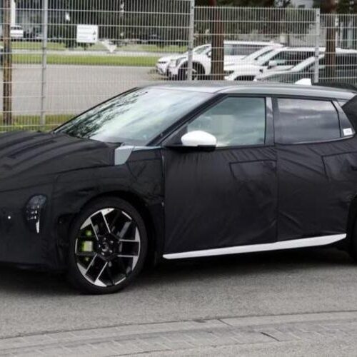 Kia EV4 GT уперше помітили на тестах у Німеччині