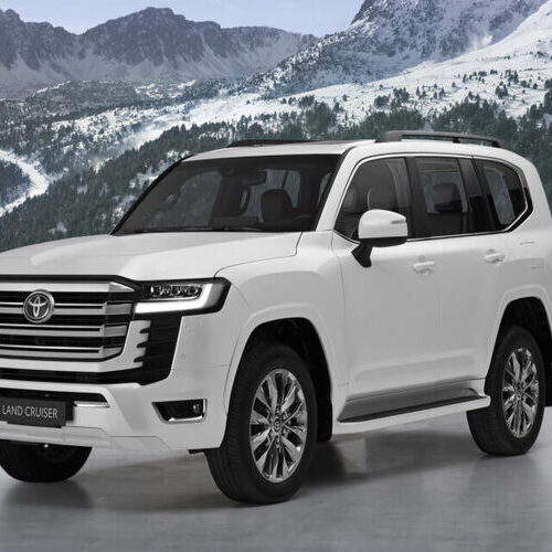 У Києві помітили перший Toyota Land Cruiser 300