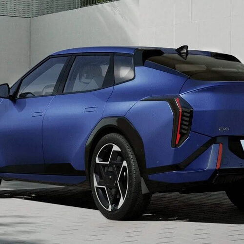 Довгоочікувана модель Kia EV4 нарешті вирушила на ринок