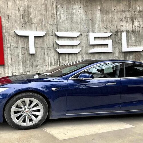 Завдяки Tesla, електромобілі здобувають популярність в Європі