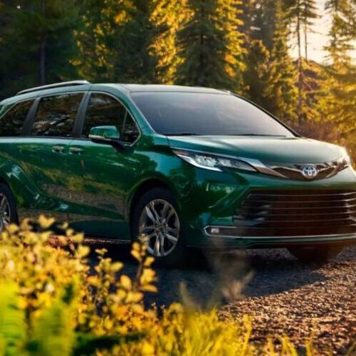 Toyota представить нові бензинові двигуни для всіх типів приводів