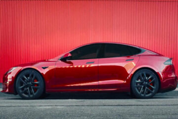 Трагічне ДТП в Німеччині: діти загинули у палаючій Tesla