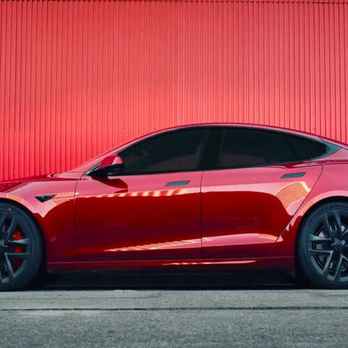 Трагічне ДТП в Німеччині: діти загинули у палаючій Tesla