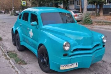 У Дніпрі помічено рідкісний шестиколісний автомобіль під назвою “Перемога”