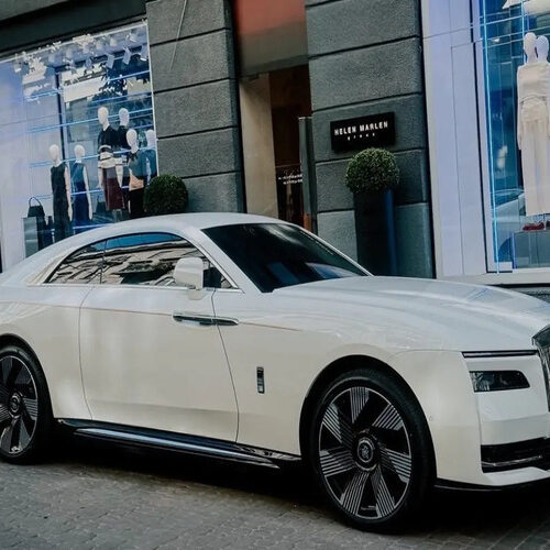 У Києві помітили новітній електромобіль Rolls-Royce за $600 000 (фото)