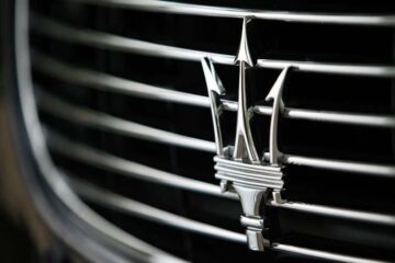 У Києві серед вулиці залишили унікальний Maserati Quattroporte (фото)