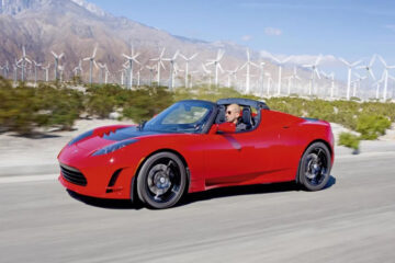 В Україні помітили «капсулу часу» – перше покоління Tesla Roadster (фото)