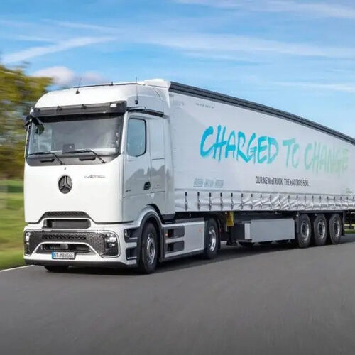 Mercedes-Benz анонсувала нову вантажівку: подробиці